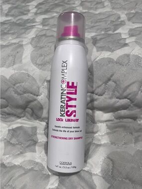 Keratin Complex STYLE Lock Launder Strengthening Dry Shampoo - White & Pink